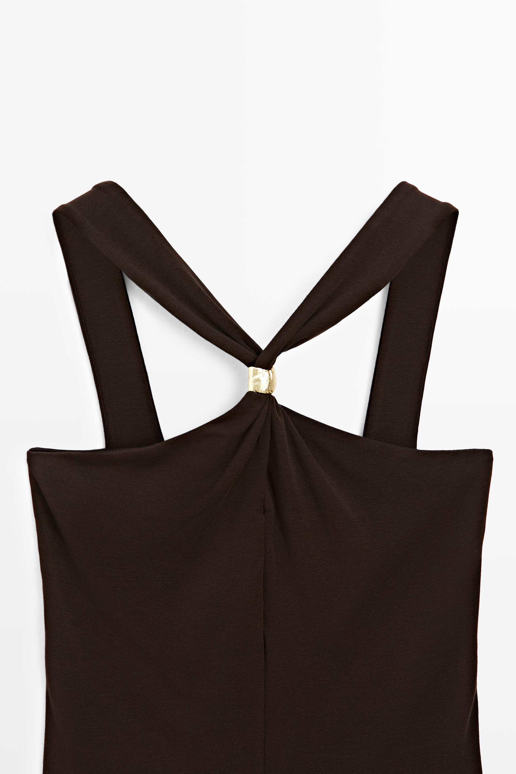 Top à encolure américaine bretelles bijou